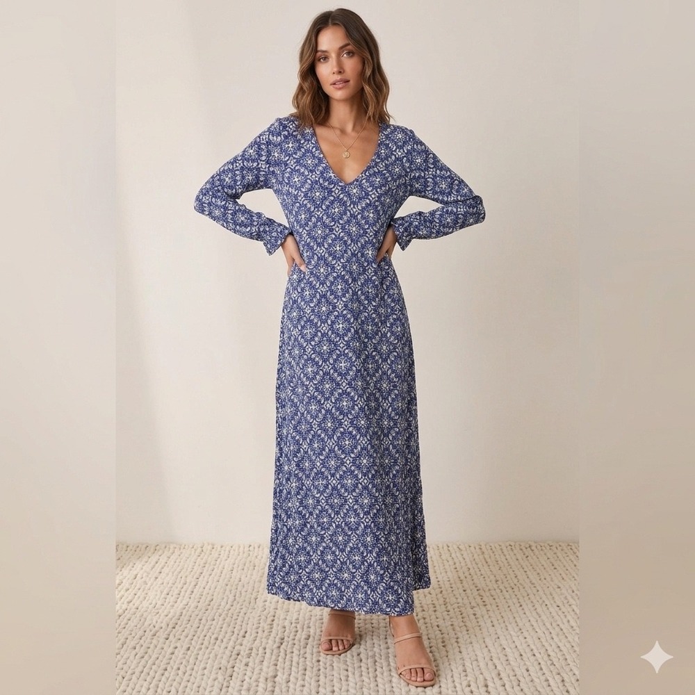 Lulus Maxi Dress Women Medium Blue White Medallion Tile Print Long Sleeve V-Neck
